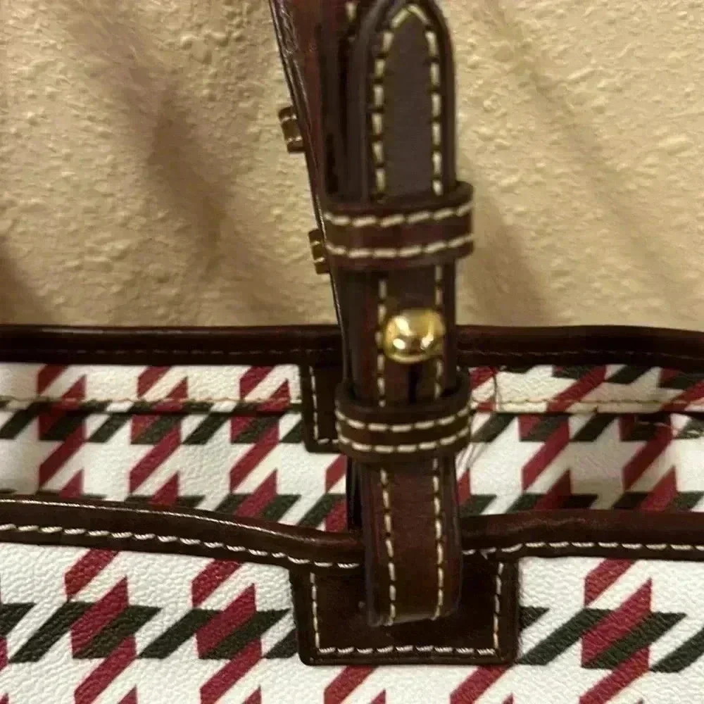 Dooney and Bourke handbag. - Picture 14 of 14